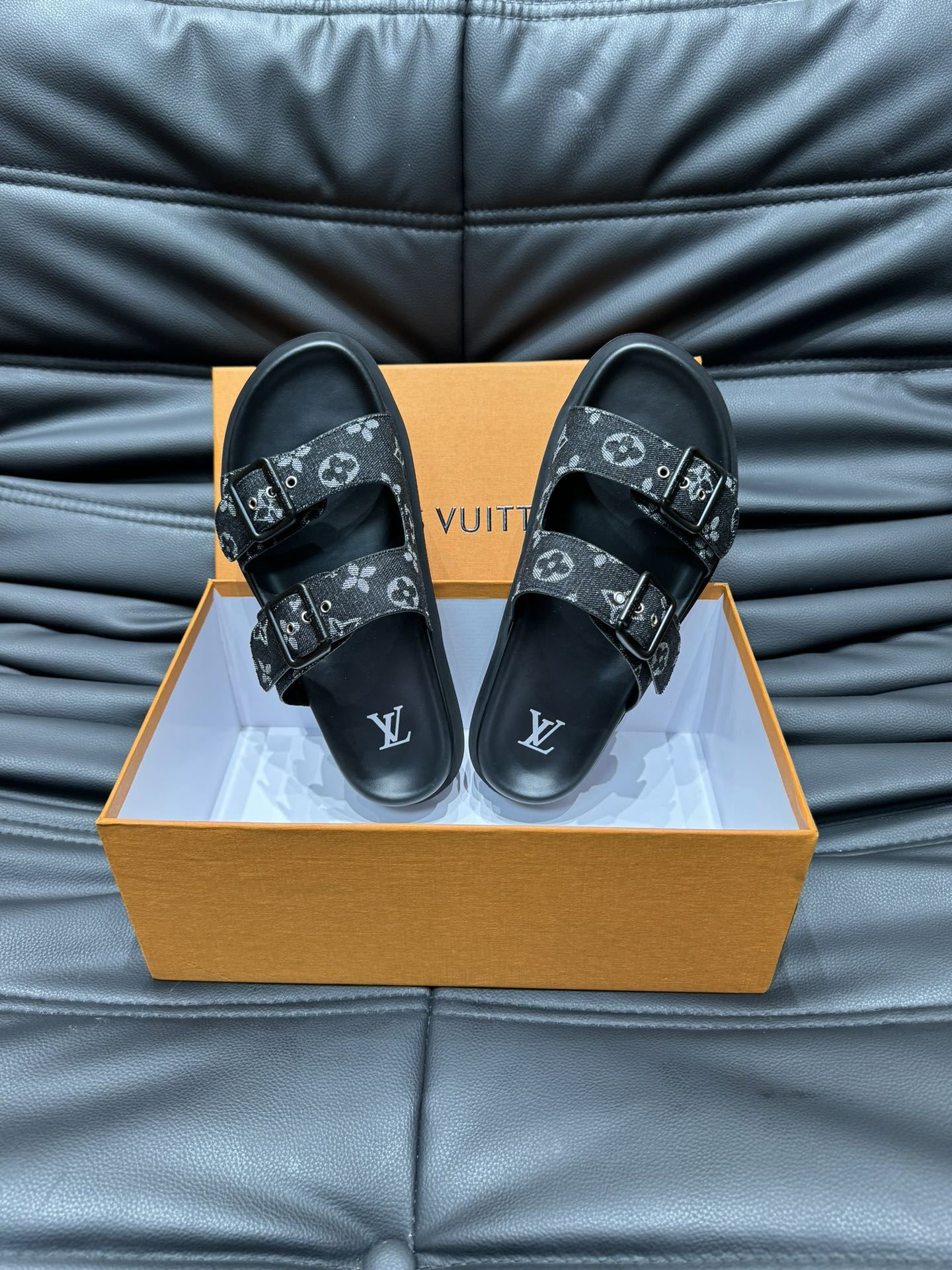 Louis Vuitton Slippers